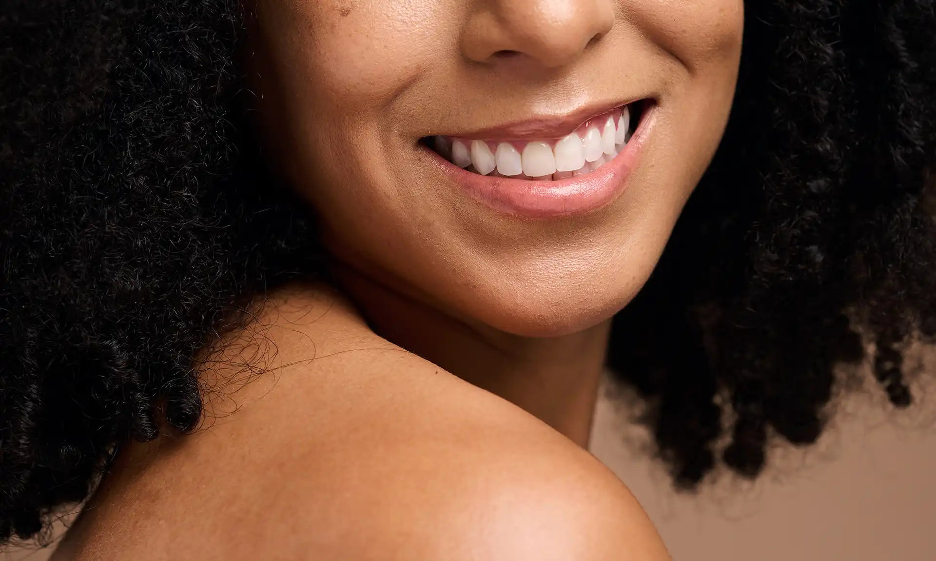 Are veneers permanent or removable? What you should know about veneers!