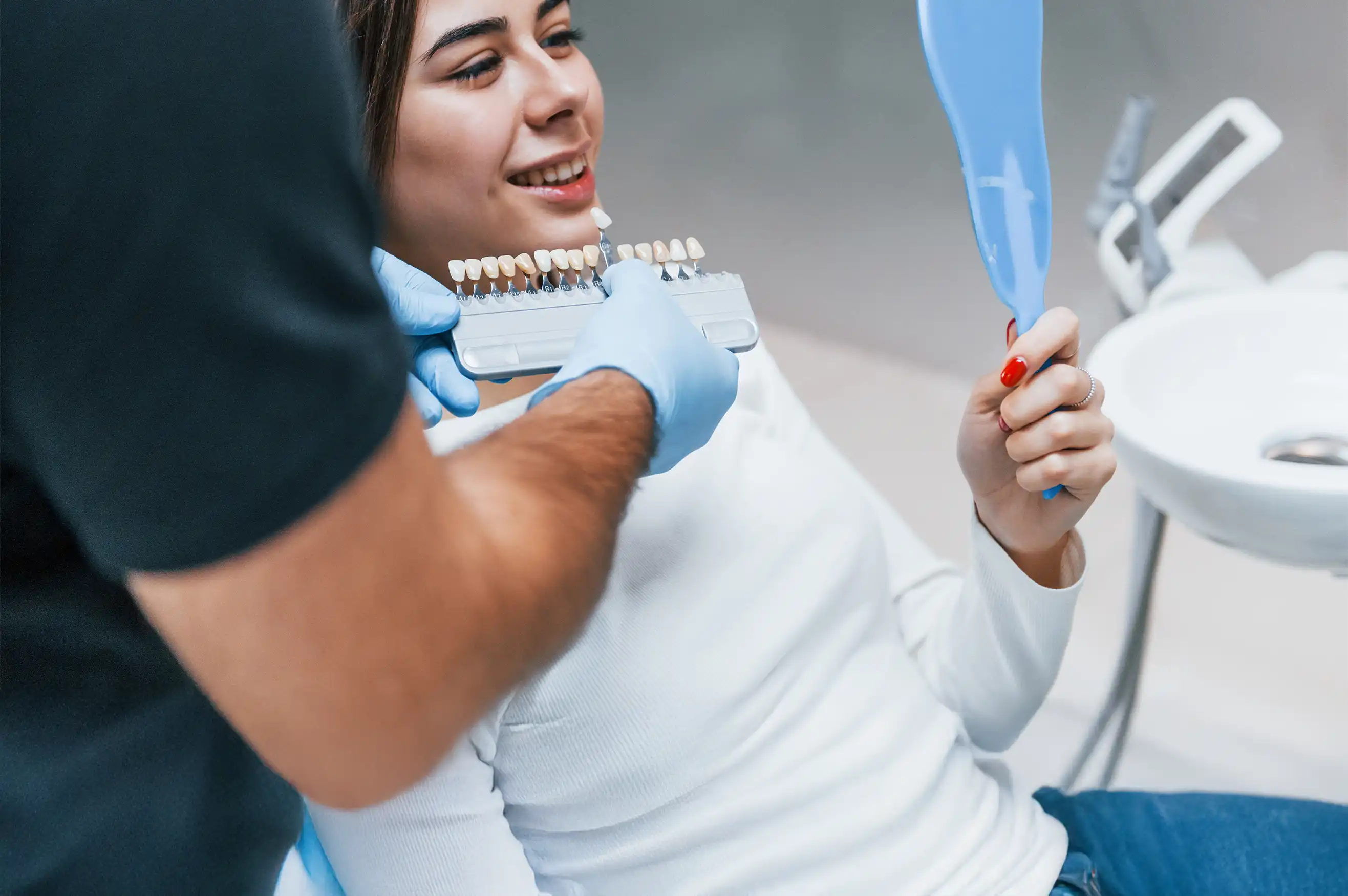 Turkey Veneers: Cost, Types, and Why They’re So Popular for the Perfect Smile | Background Image