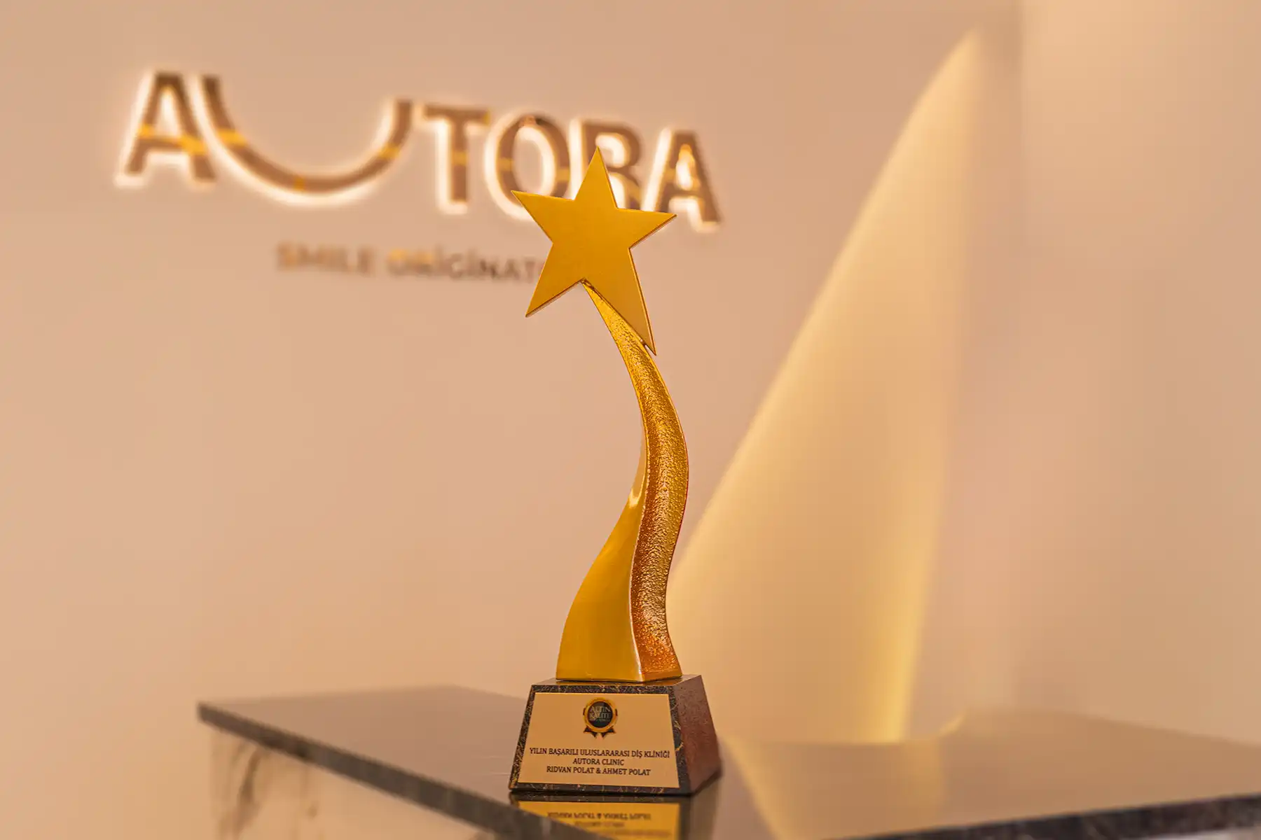 Autora Clinic Wins the Golden Award for Best Dental Clinic in Turkey – 2025