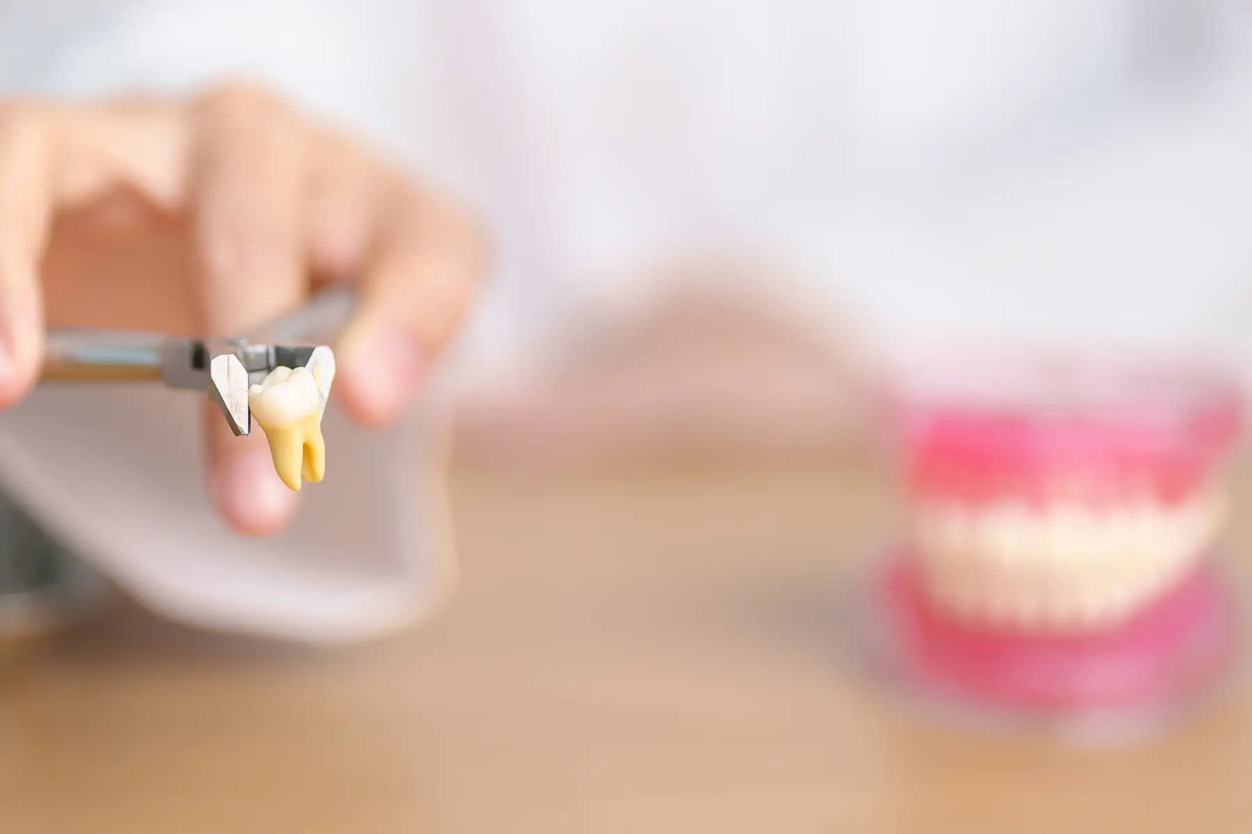 When Should a Tooth Be Extracted? Signs, Pain, Recovery & What to Expect